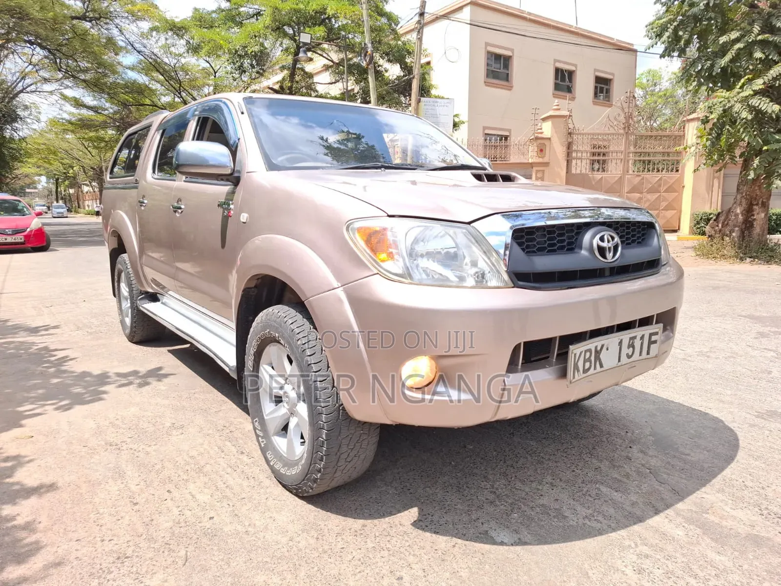 Toyota Hilux 2004 Gold