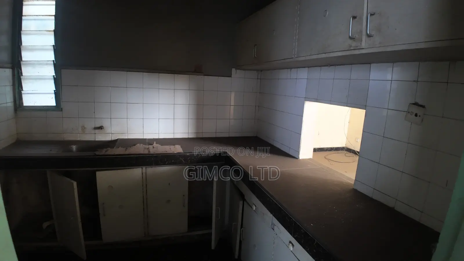 2bdrm Apartment in Mwembe Tayari, Moi Avenue (Msa) for sale