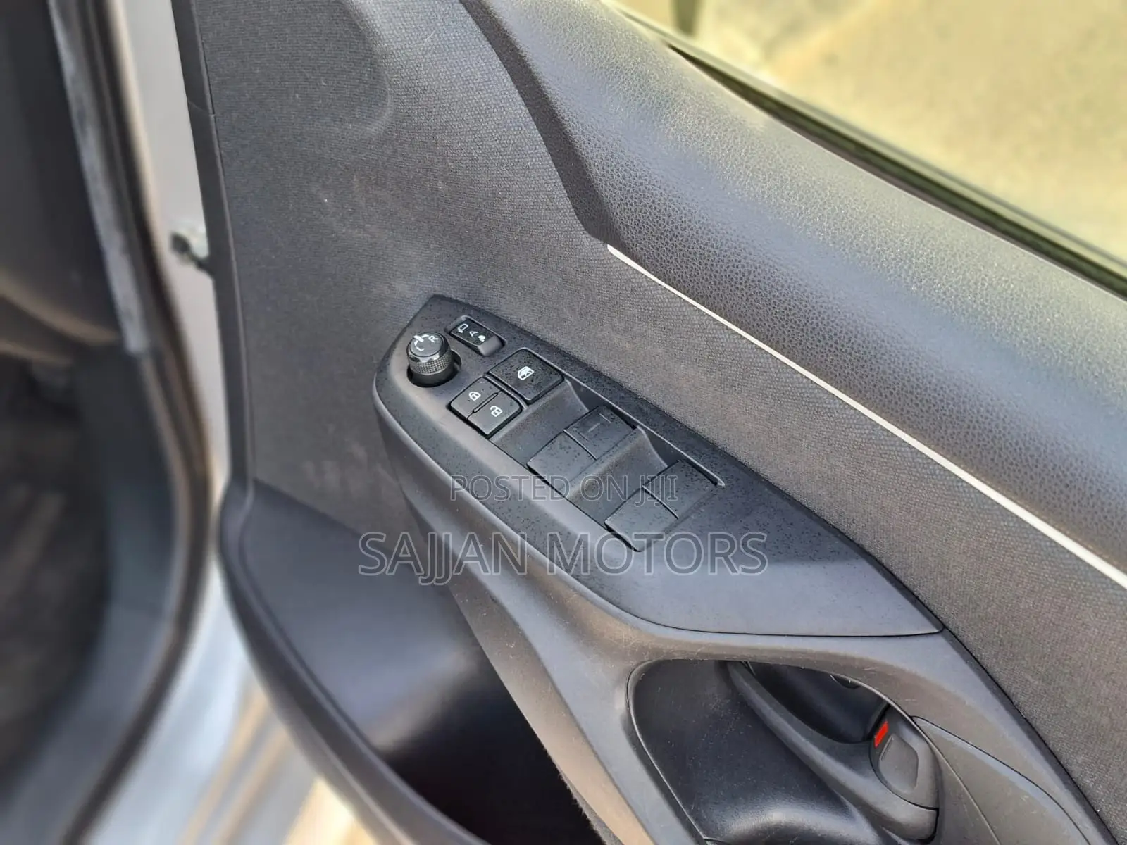 Toyota Yaris 1.5 Sedan L 2020 Silver