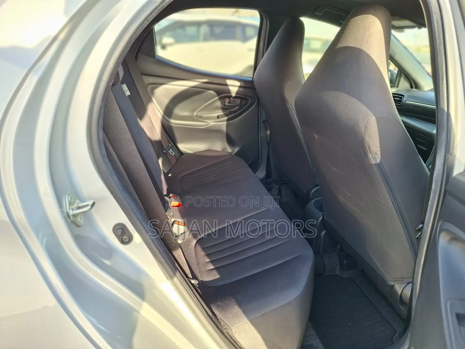 Toyota Yaris 1.5 Sedan L 2020 Silver