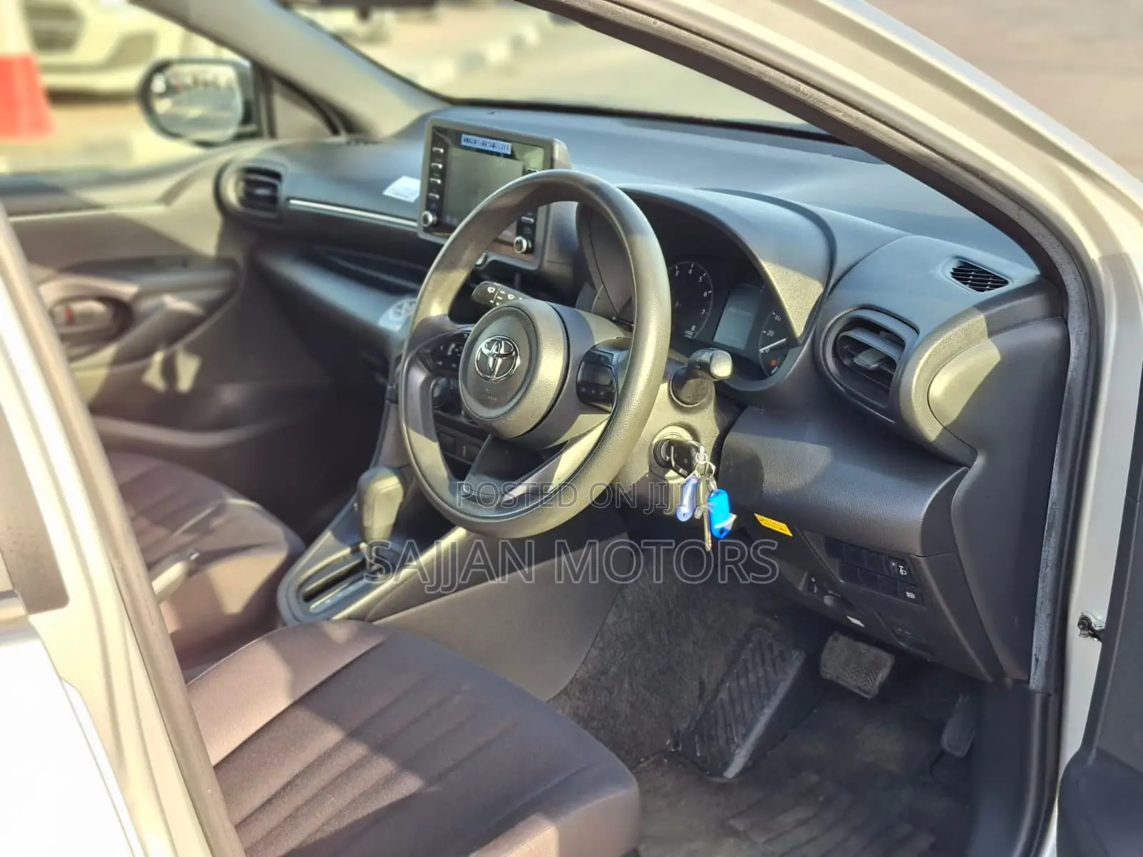 Toyota Yaris 1.5 Sedan L 2020 Silver