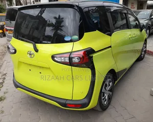 Toyota Sienta 2019 Yellow