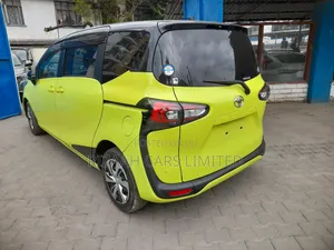 Toyota Sienta 2019 Yellow