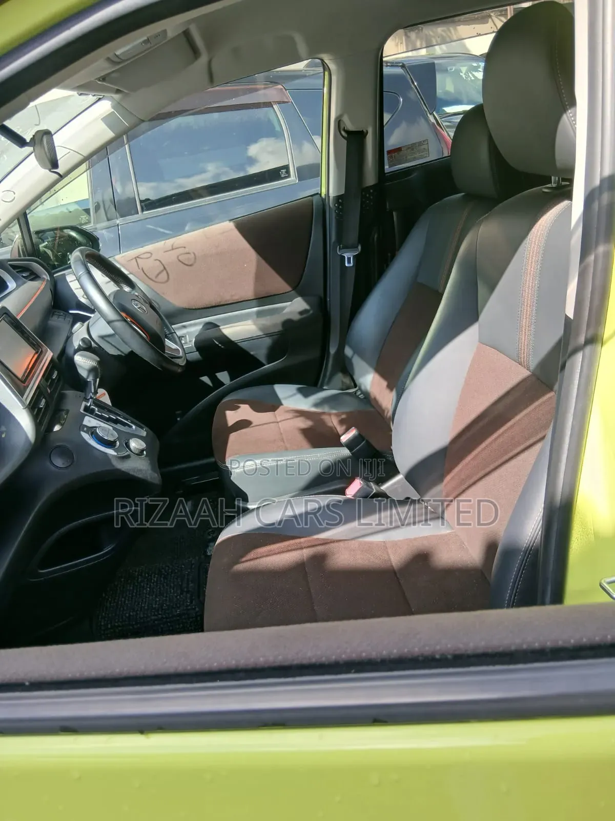 Toyota Sienta 2019 Yellow