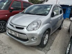 Toyota Passo 2015 Silver