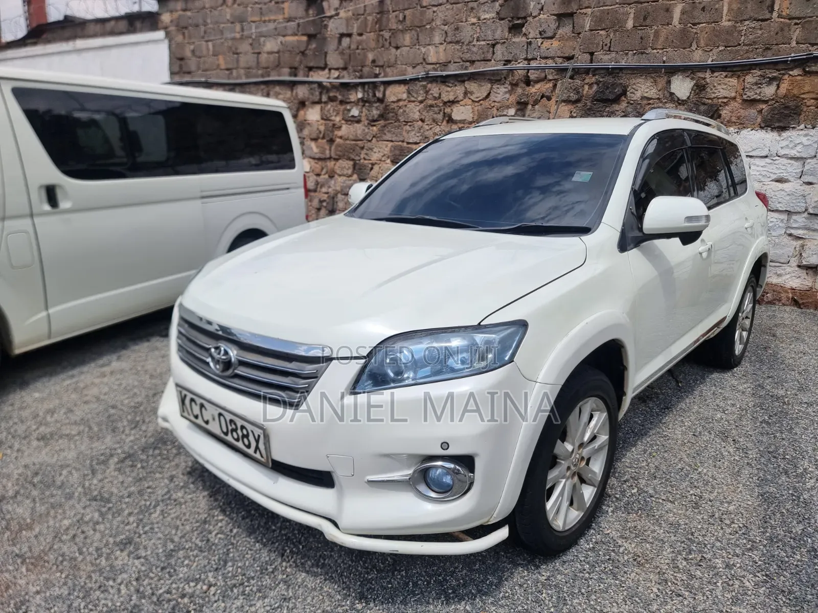 Toyota Vanguard 2009 White