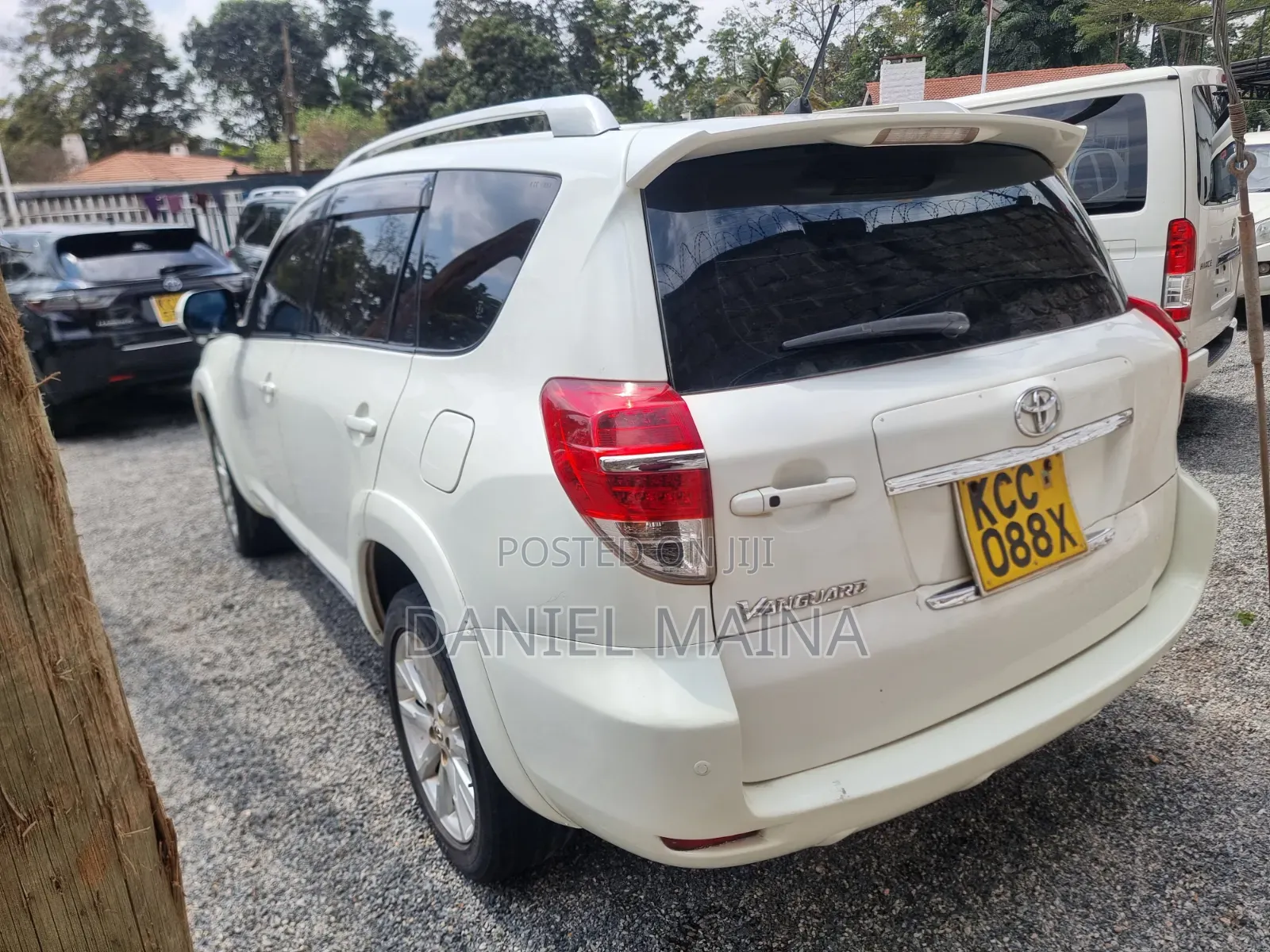 Toyota Vanguard 2009 White