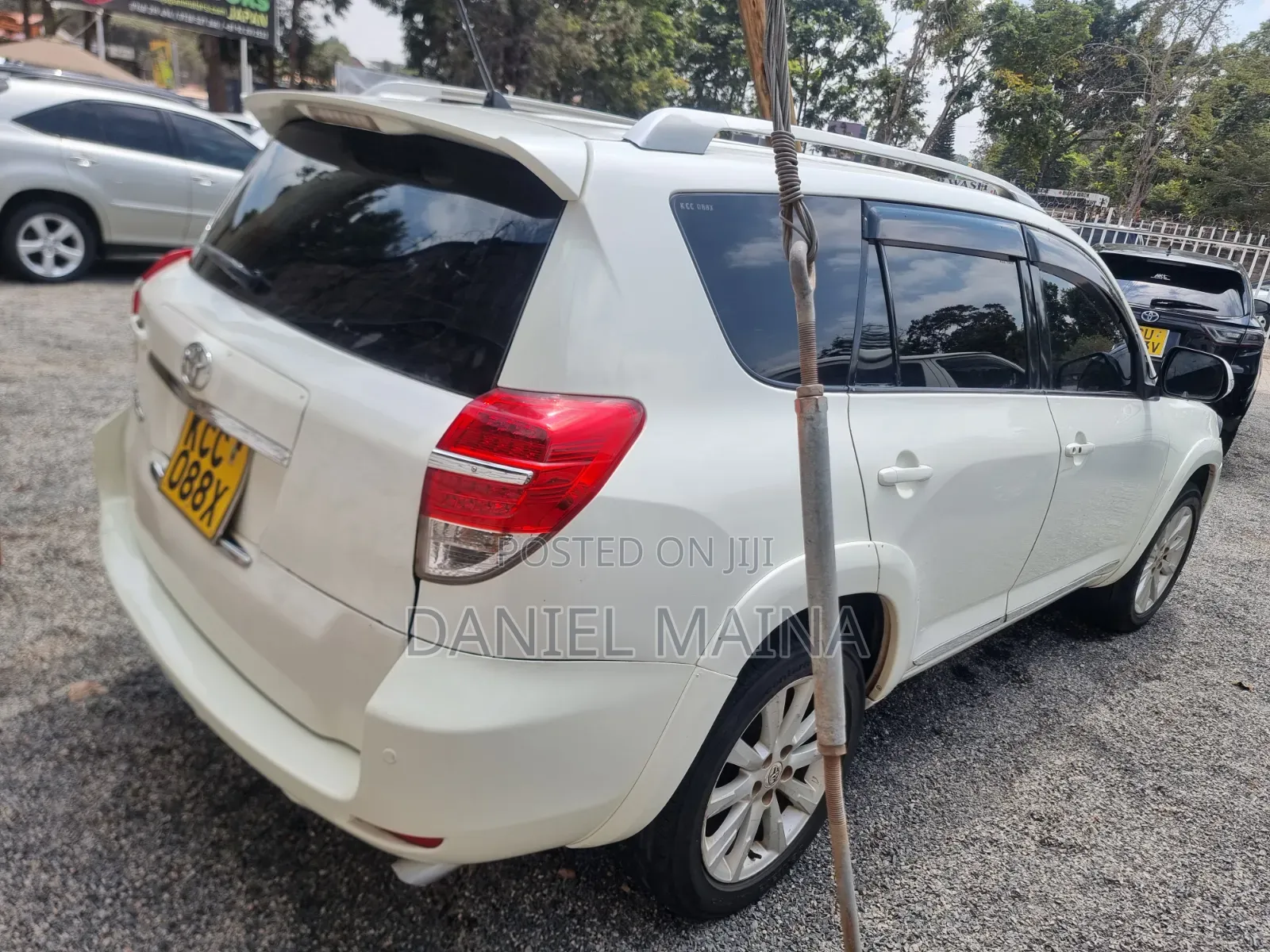 Toyota Vanguard 2009 White