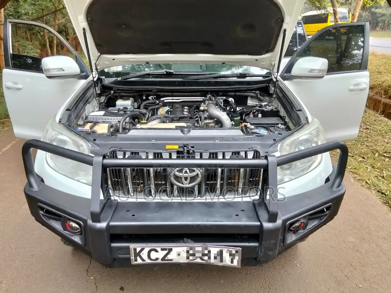 Toyota Land Cruiser Prado 2012 White