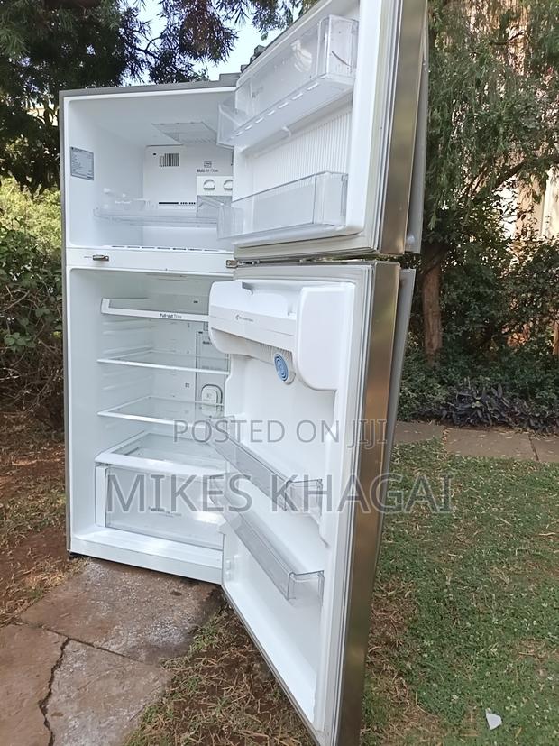 LG Refrigerator - thumbnail 4