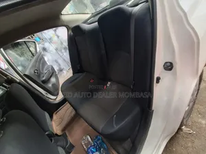 Toyota HiAce 2019 White