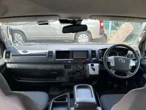 Toyota HiAce 2019 White