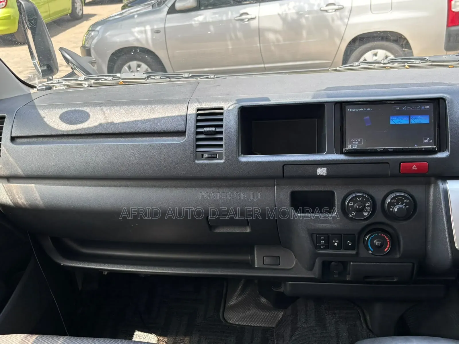 Toyota HiAce 2019 White