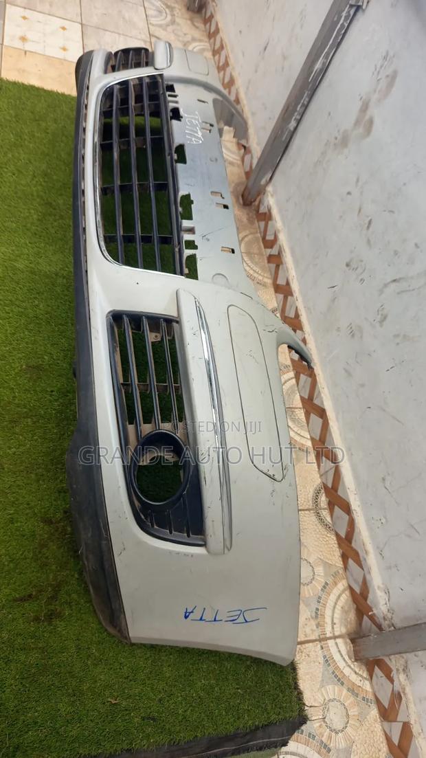 Volkswagen Jetta Bumper Front - main view