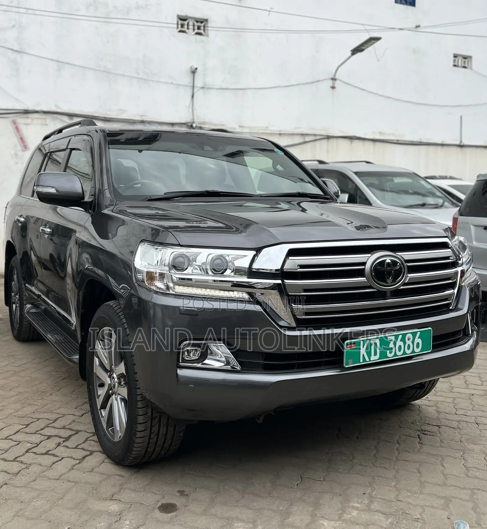 Toyota Land Cruiser 4.6 V8 ZX 2019 Gray