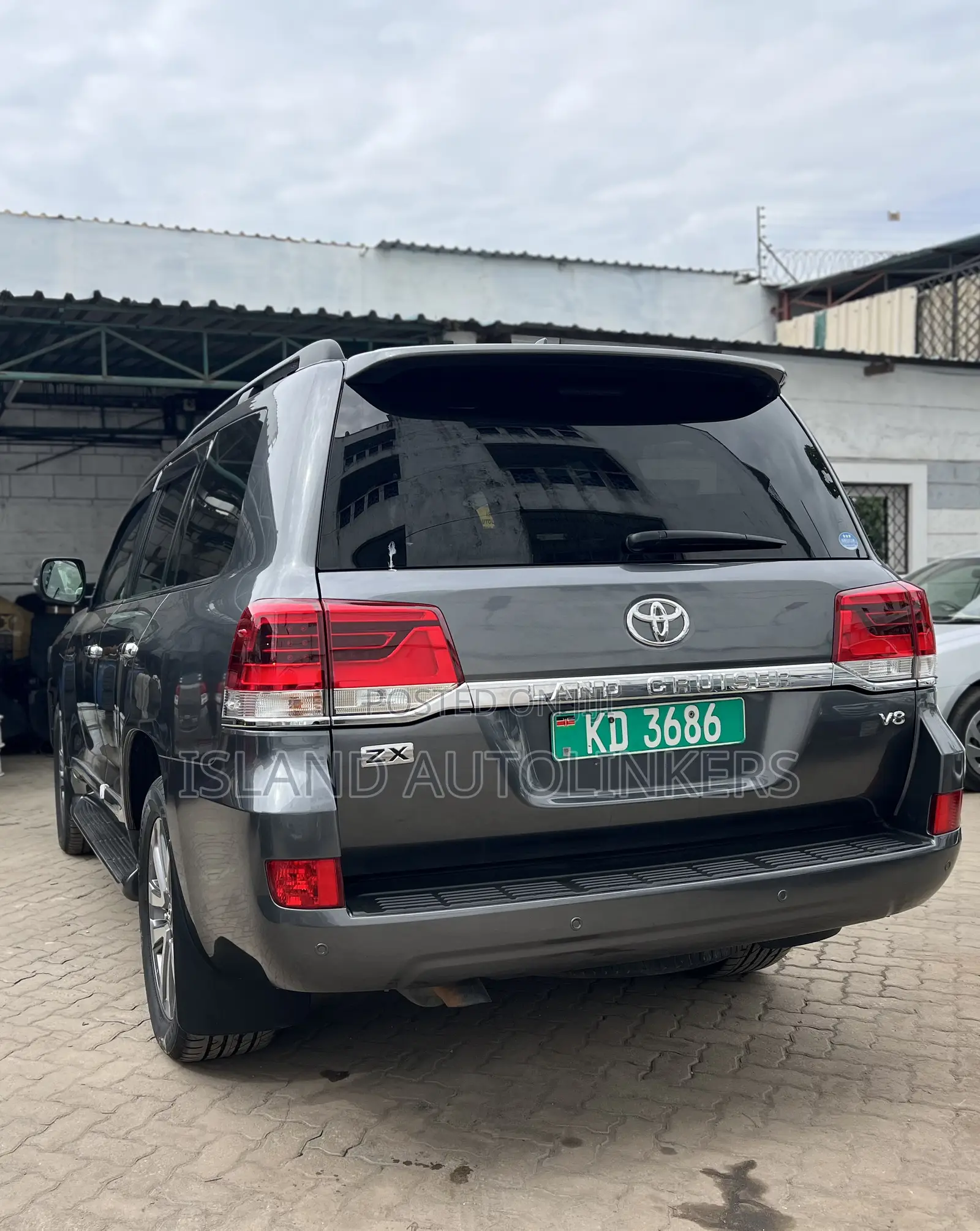 Toyota Land Cruiser 4.6 V8 ZX 2019 Gray