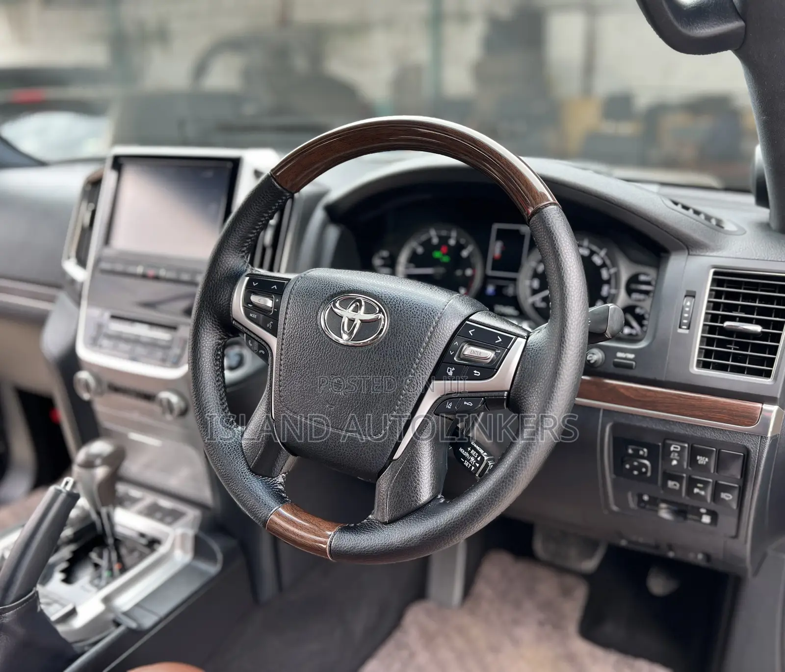 Toyota Land Cruiser 4.6 V8 ZX 2019 Gray