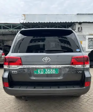 Toyota Land Cruiser 4.6 V8 ZX 2019 Gray