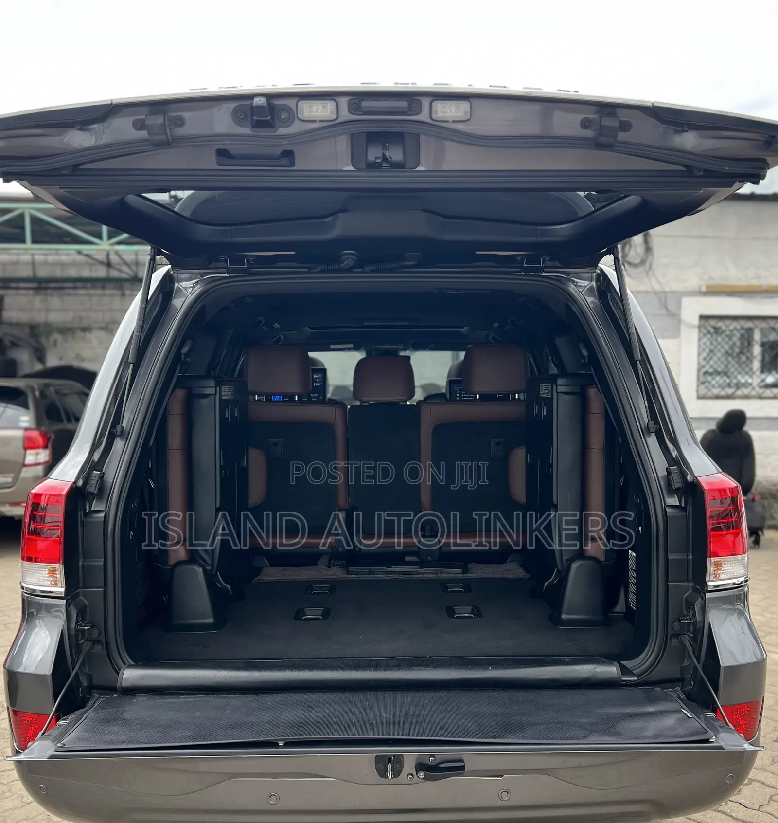 Toyota Land Cruiser 4.6 V8 ZX 2019 Gray