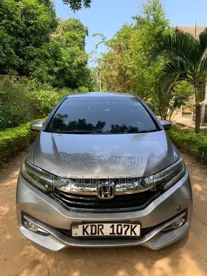 Honda Shuttle 1.5 Hybrid 2WD 2017 Silver