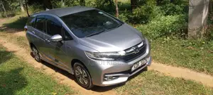 Honda Shuttle 1.5 Hybrid 2WD 2017 Silver