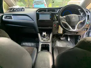 Honda Shuttle 1.5 Hybrid 2WD 2017 Silver