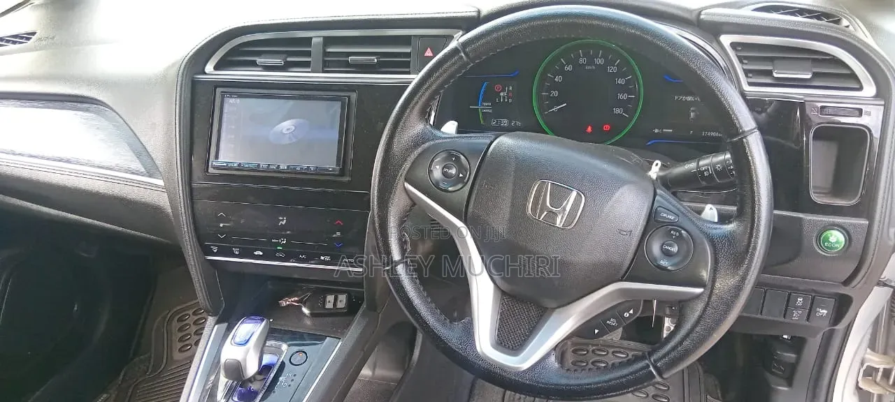 Honda Shuttle 2017 Silver