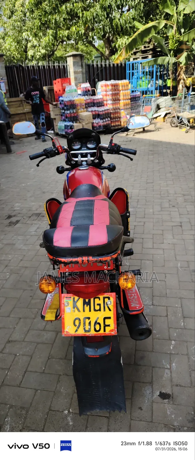 Bajaj Boxer 125 2026 Red