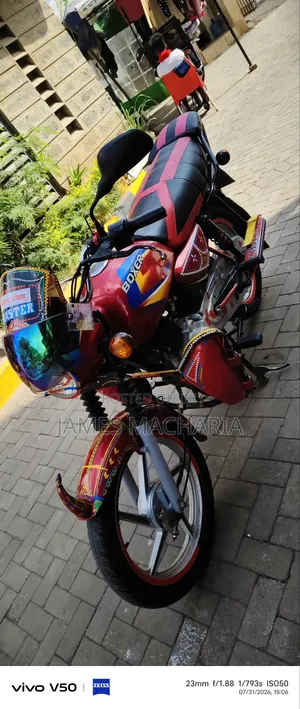 Bajaj Boxer 125 2026 Red