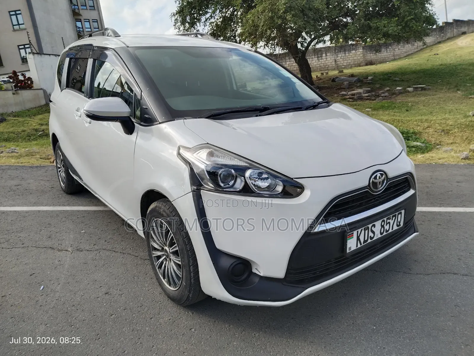 Toyota Sienta 2017 White