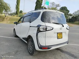 Toyota Sienta 2017 White