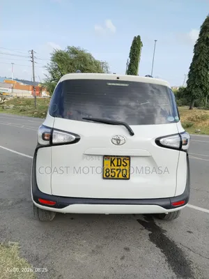 Toyota Sienta 2017 White
