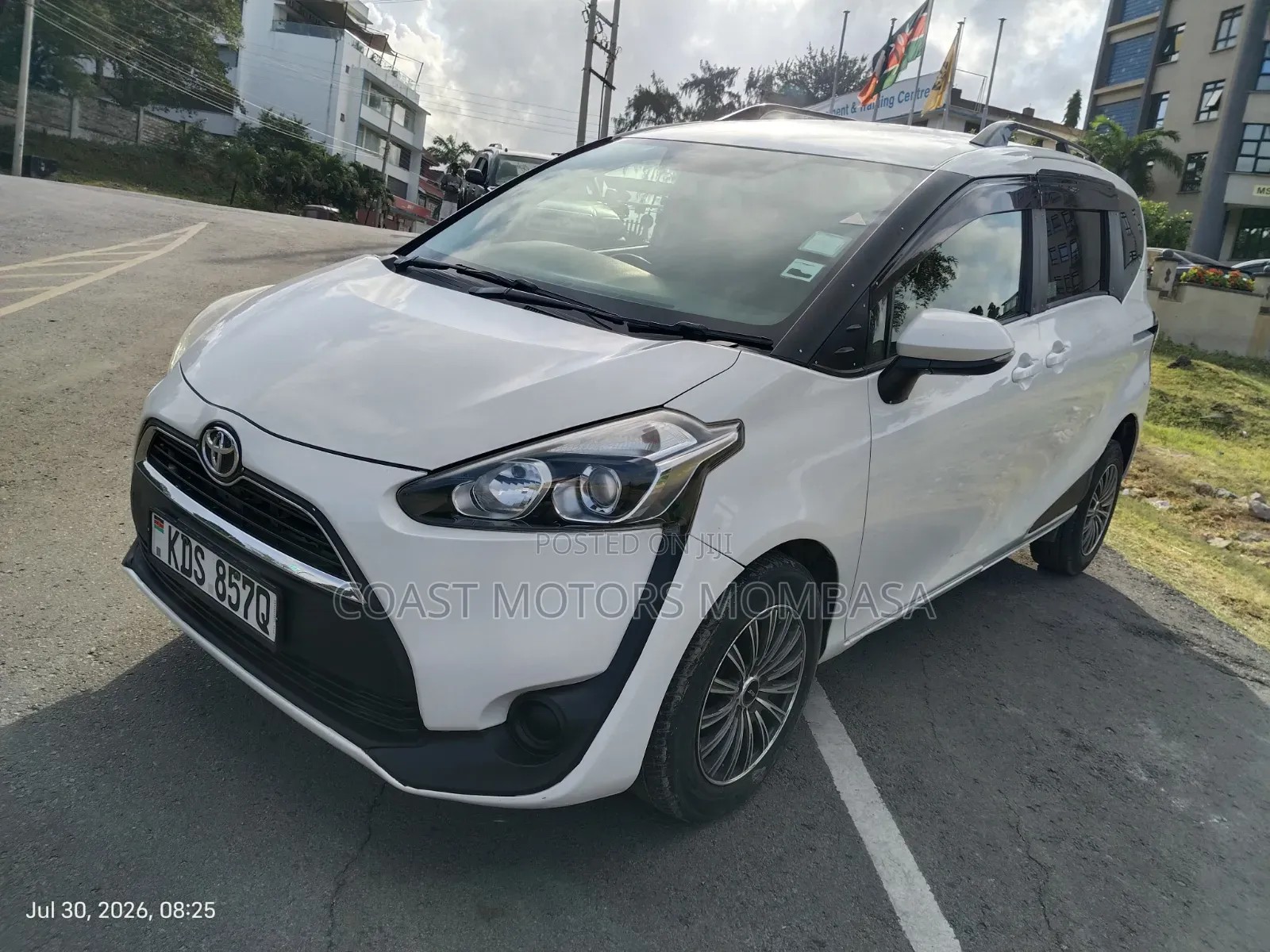 Toyota Sienta 2017 White