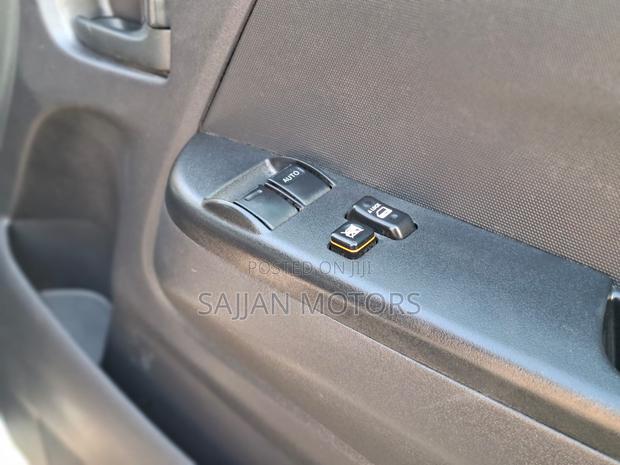 Toyota HiAce 2020 White - thumbnail 11