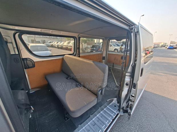 Toyota HiAce 2020 Silver - thumbnail 18