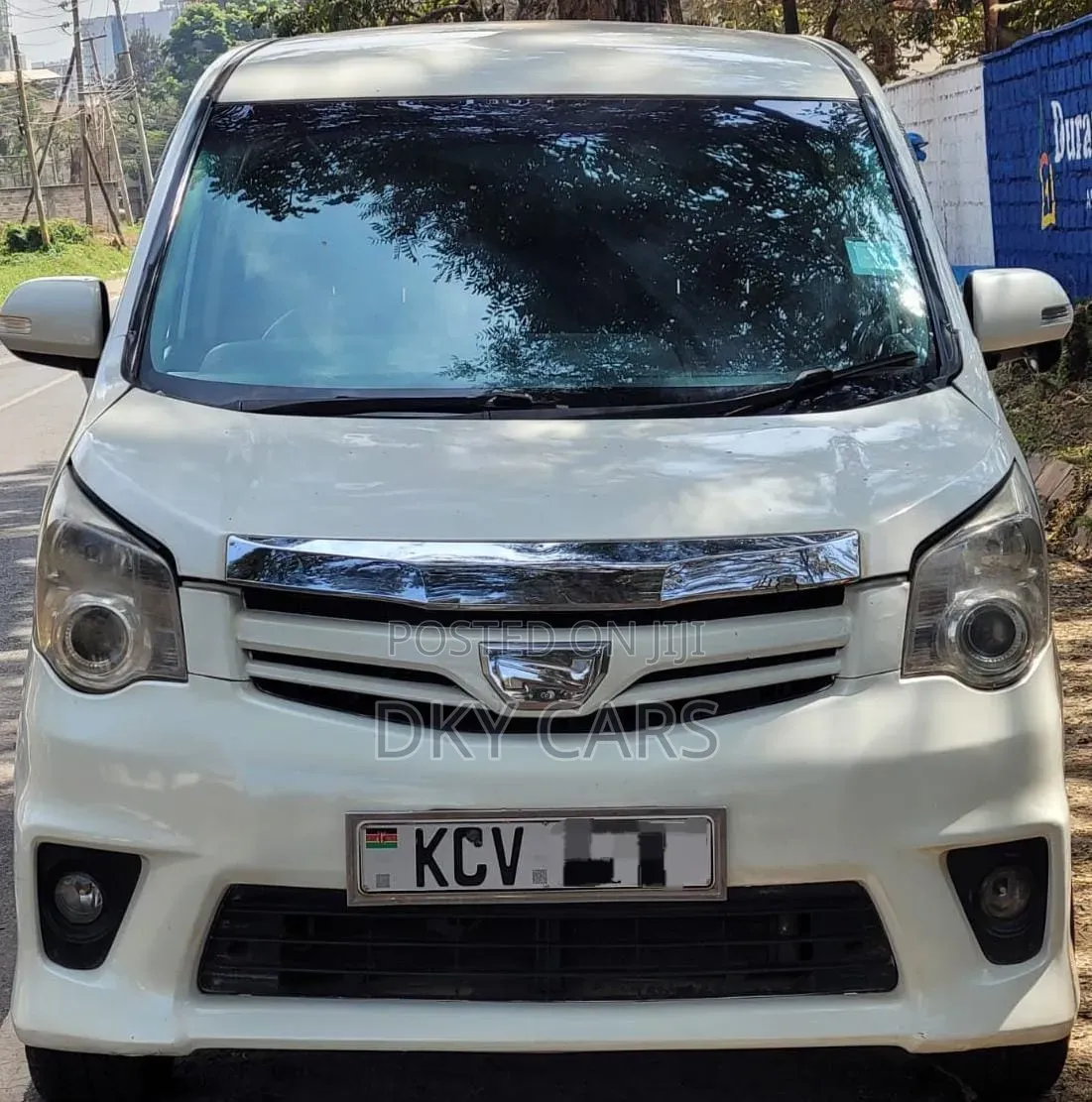 Toyota Noah 2012 White