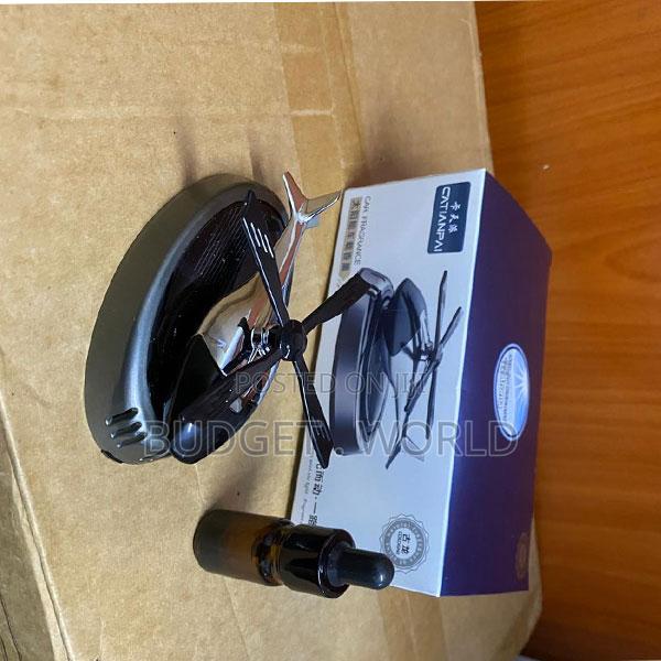 Eco-Friendly Solar Car Aroma Spinner - thumbnail 2