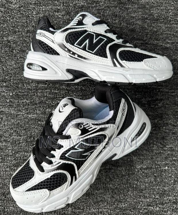 Size 31-35 Kids Black-and-White N. B 530 Kicks