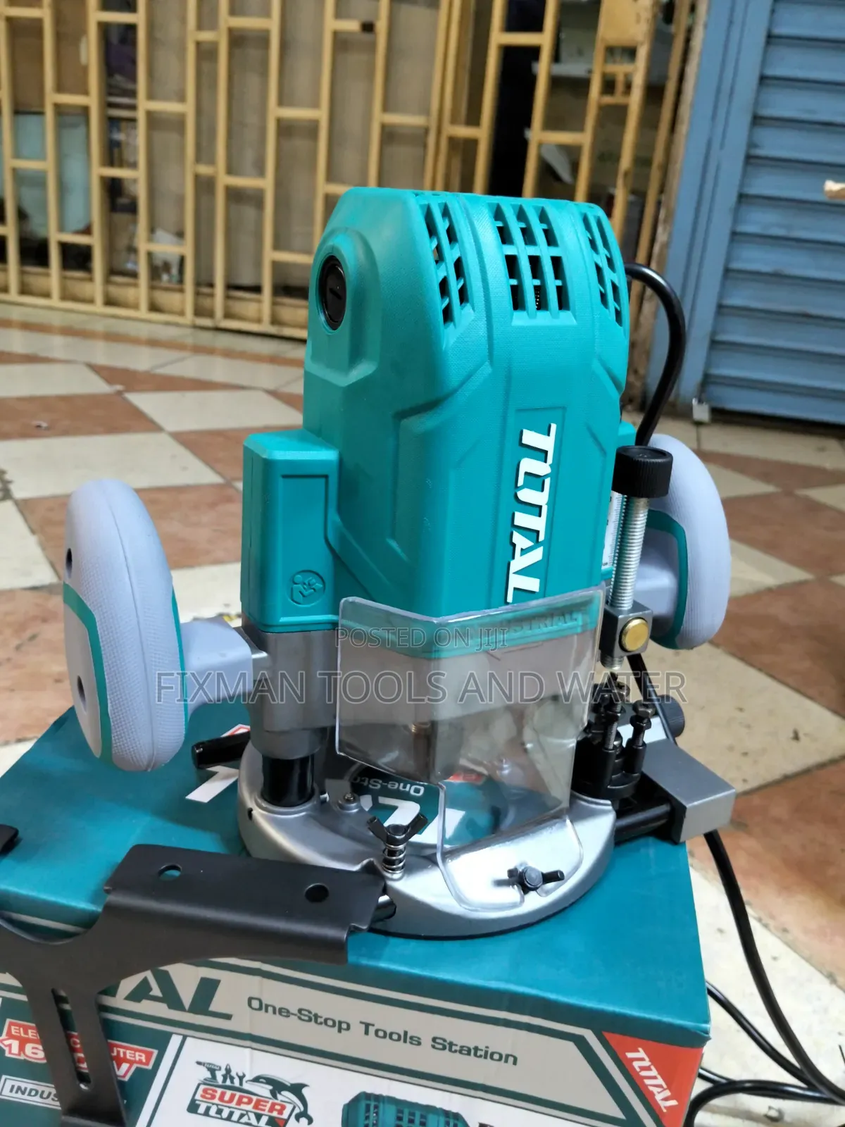 Powerful TOTAL Wood Router Machine 1600 Watts With Accessories