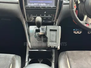 Toyota Harrier 2.0 2018 White