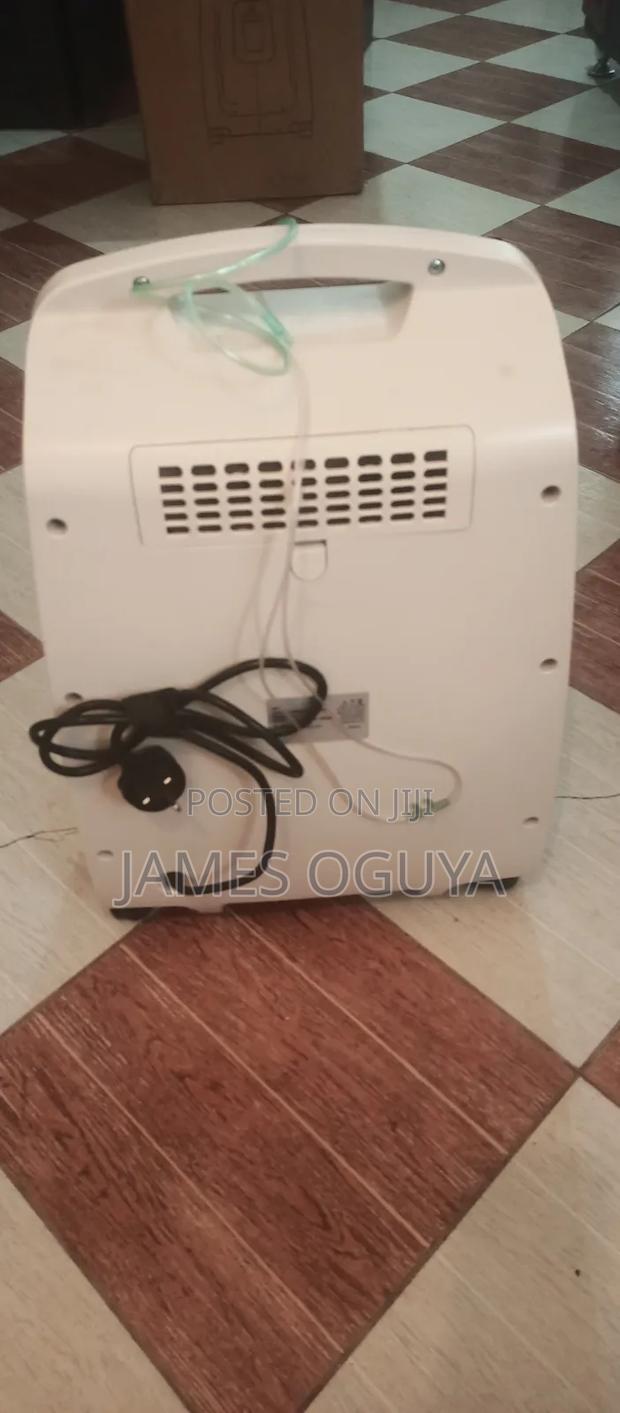 Oxygen Concentrator - thumbnail 3