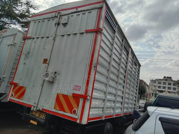 Mitsubishi Fuso Lorry - main view