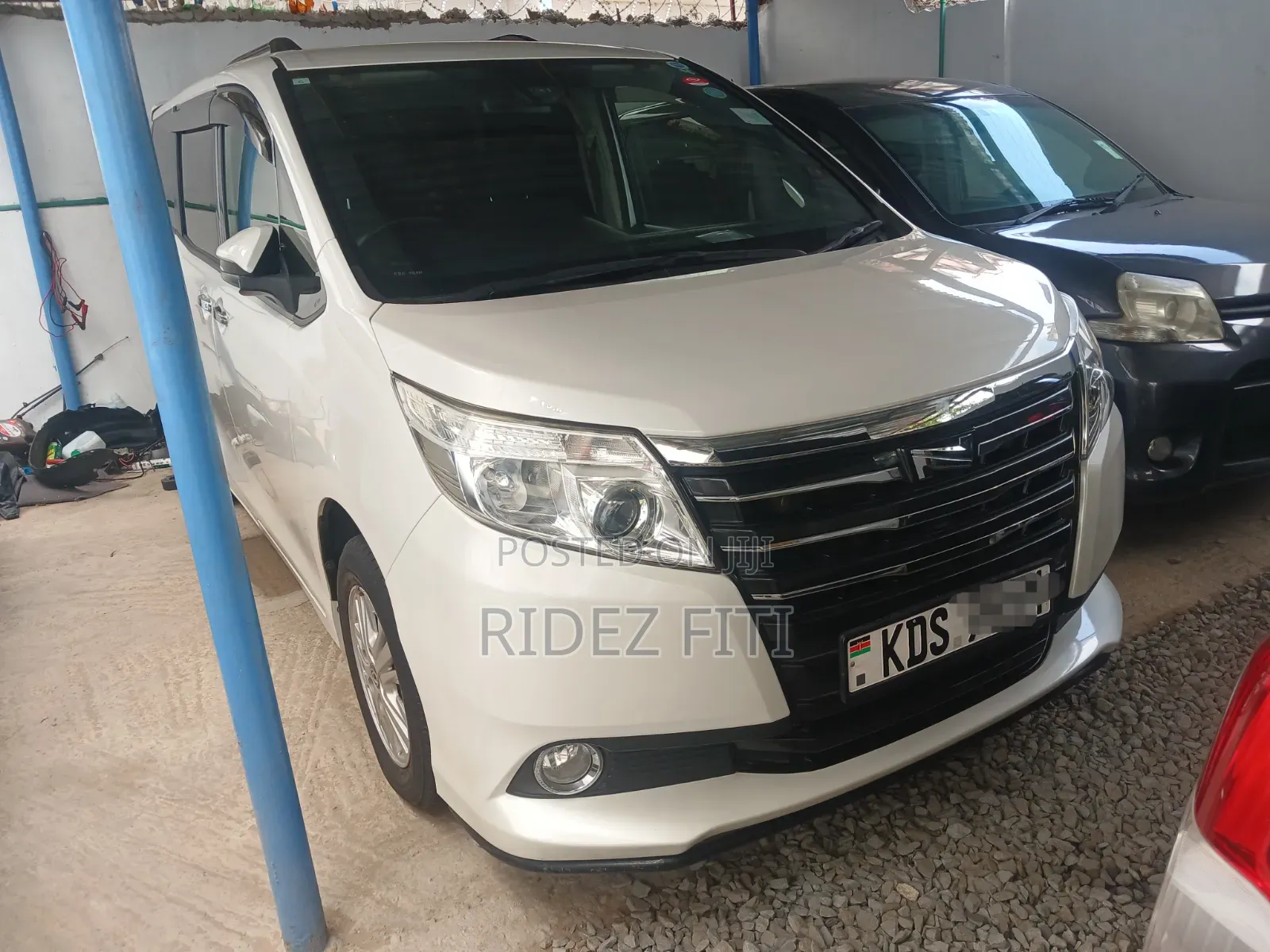 Toyota Noah 2017 White