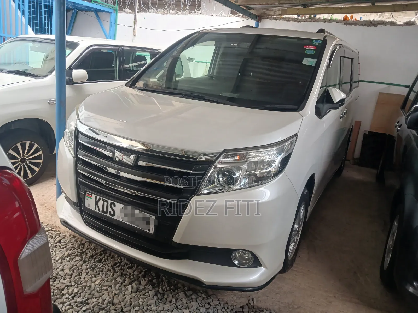 Toyota Noah 2017 White