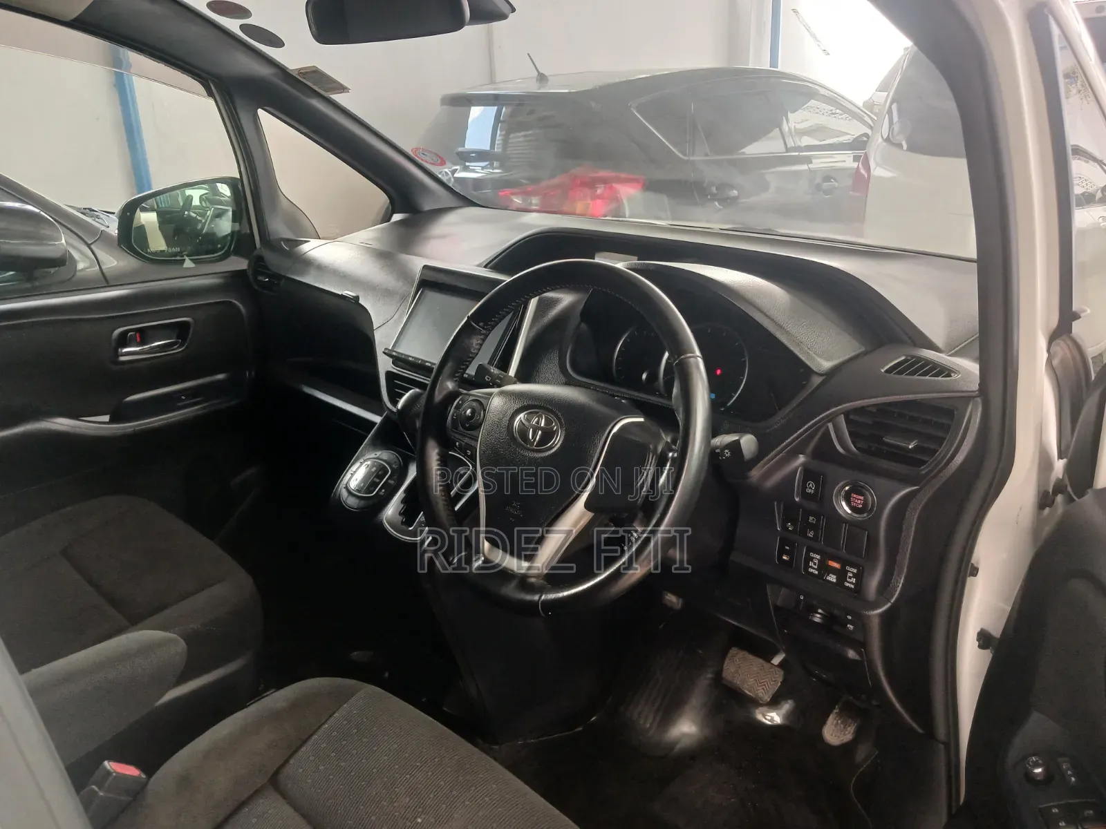 Toyota Noah 2017 White