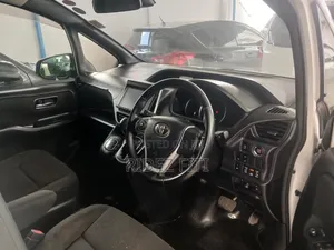 Toyota Noah 2017 White