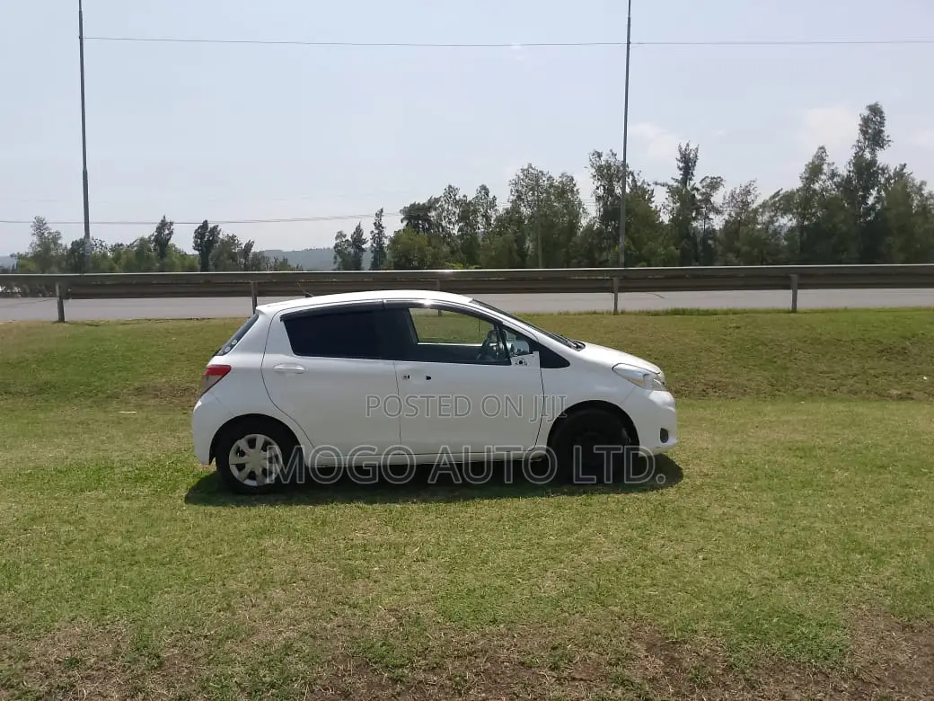 Toyota Vitz 2013 White