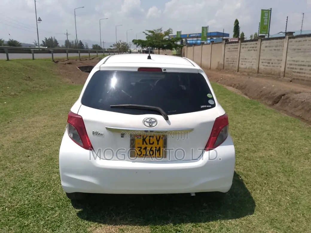 Toyota Vitz 2013 White