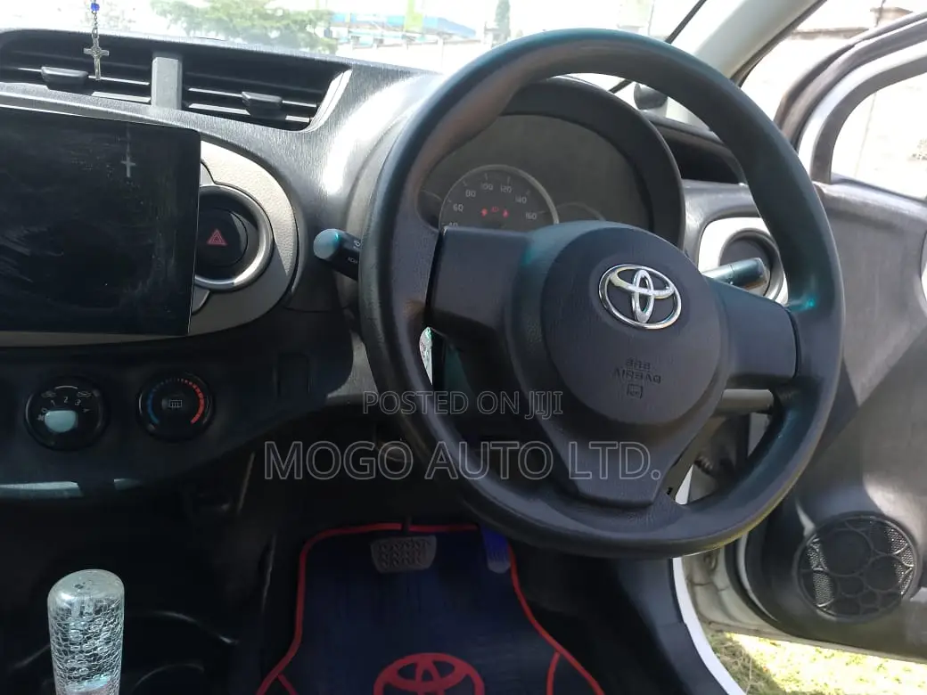 Toyota Vitz 2013 White