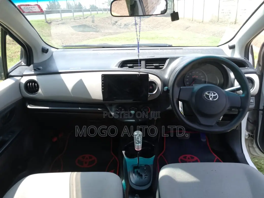 Toyota Vitz 2013 White